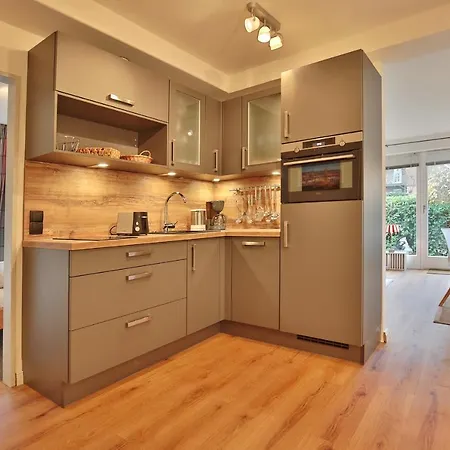 Am Rosenhain 8 Am Rosenhain 8 2 *